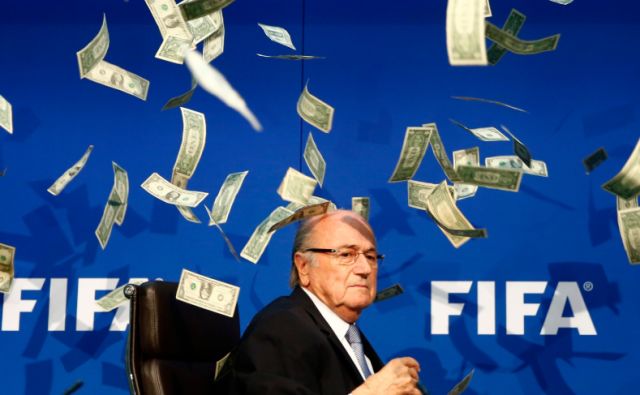 為(wèi)啥世界杯那(nà)麽多(duō)中國(guó)廣告？外(wài)媒:中國(guó)人(rén)當接盤俠